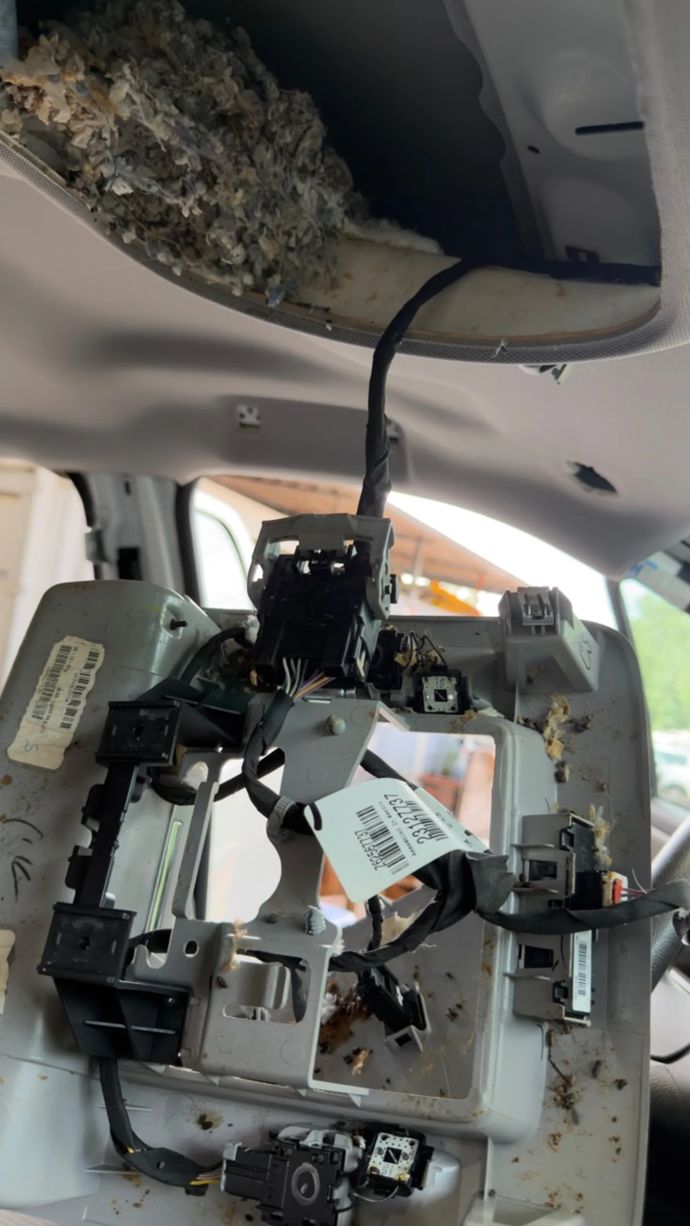 Headliner and overhead-console inspection